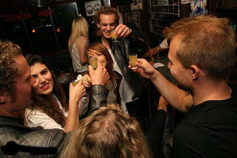 4-Hour Shanghai Pub Crawl (bars & nightclub hopping) - Stop by stop: what each part of the crawl feels like