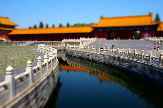 Beijing Essential Full-Day Tour including Great Wall at Badaling, Forbidden City and Tiananmen Square - What to wear and bring for a 9-hour essentials day