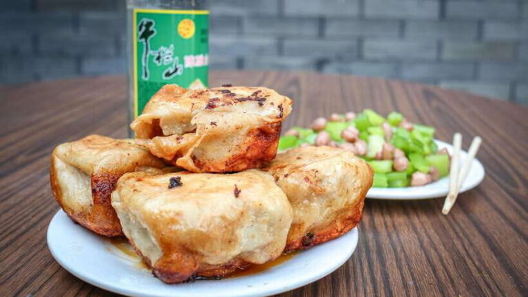 Beijing: Hidden Gems Guided Food Tour with Beer and Tastings - Walking 2.5 km of hutongs that date back centuries