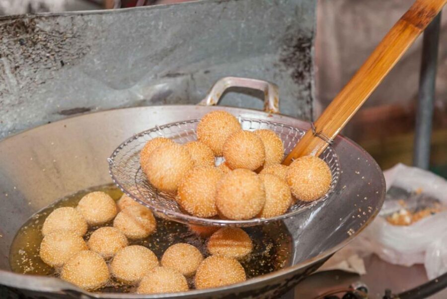 Beijing: Hutong Culinary Walking Tour with 15+ Tastings - The first hour: quiet lanes, Hutong stories, and eating etiquette