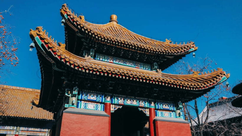 Beijing: Lama Temple (Yonghe Temple) Admission Ticket - Inside the Halls: Buddhas, Thangkas, and the 18-Meter Sandalwood Maitreya