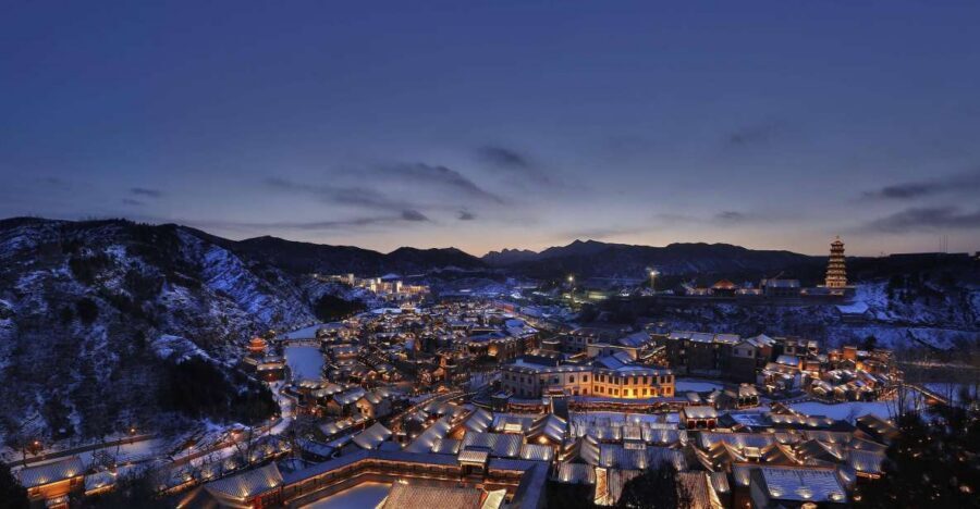 Beijing: Simatai Great Wall & Gubei Water Town Private Tour - Day vs night Simatai: sunset views and lantern-lit Gubei