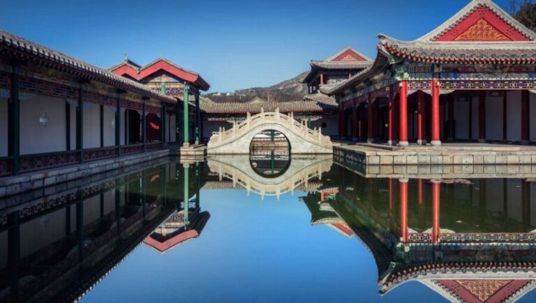 Beijing: Simatai Great Wall & Gubei Water Town Private Tour - Transfer-only vs guided: pick the right kind of Great Wall day