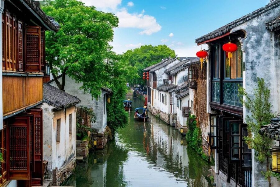 From Shanghai: Private Zhujiajiao Tour with Boat Ride - Your guide makes (or breaks) the day: English, pace, and stories