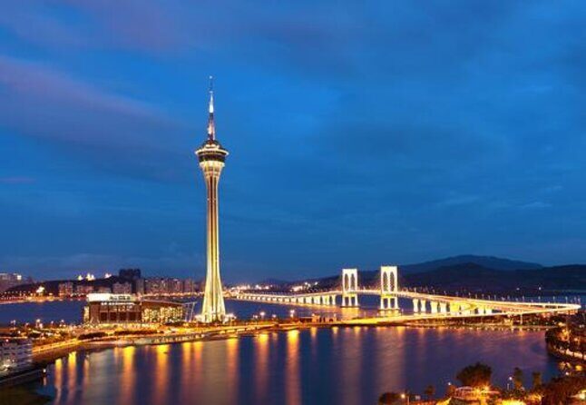 Full- Day Macau Tour from Hong Kong via HZM Bridge - First step in Hong Kong: meeting point and hotel pickup