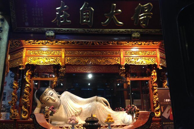 Full-Day Private Guided Tour of Shanghai - Town God Temple and Tea Ceremony, or Yuyuan Bazaar