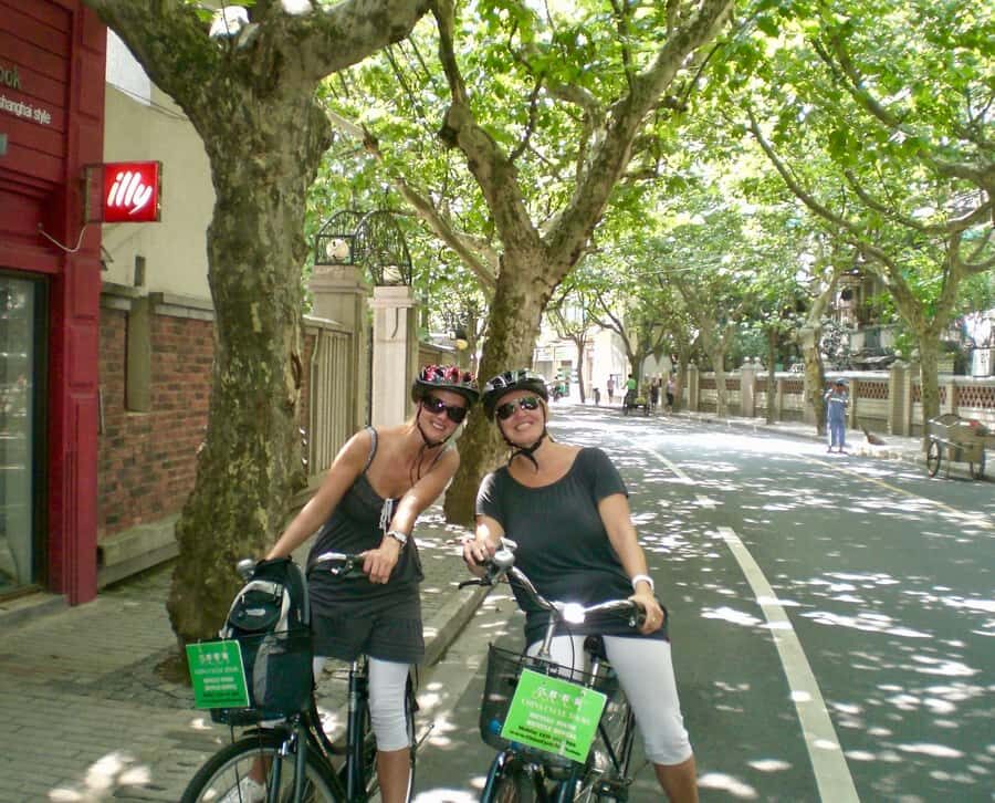 Half-Day Old Shanghai Small Group Bike Tour (Day & Night) - Key highlights at a glance