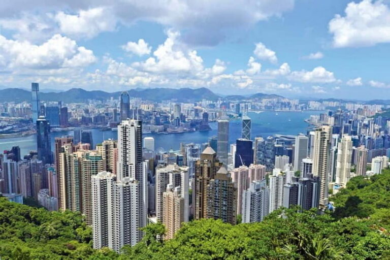 HK: Peak Tram, Dim Sum tasting, city tour with cruise - Getting to the Peak Tram and why priority matters