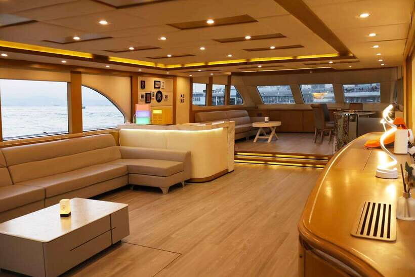 HK: Victoria Harbor Tour & Symphony of Lights (Free Drinks) - The harbor loop: seeing both sides of Victoria Harbour
