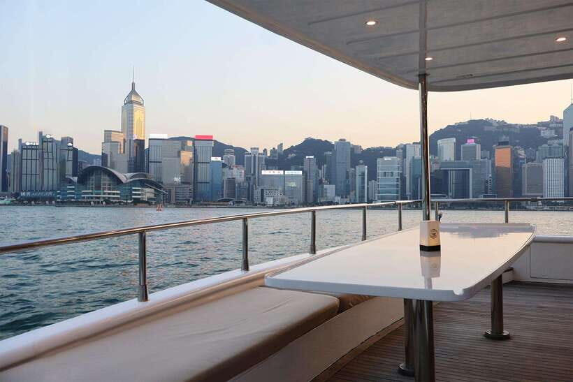 HK: Victoria Harbor Tour & Symphony of Lights (Free Drinks) - Comfort, weather, and motion: small factors that affect your night