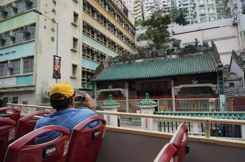 Hong Kong: Big Bus Hop-On Hop-Off Tour & Optional Peak Tram - Using the Big Bus app and headphones to stay in control