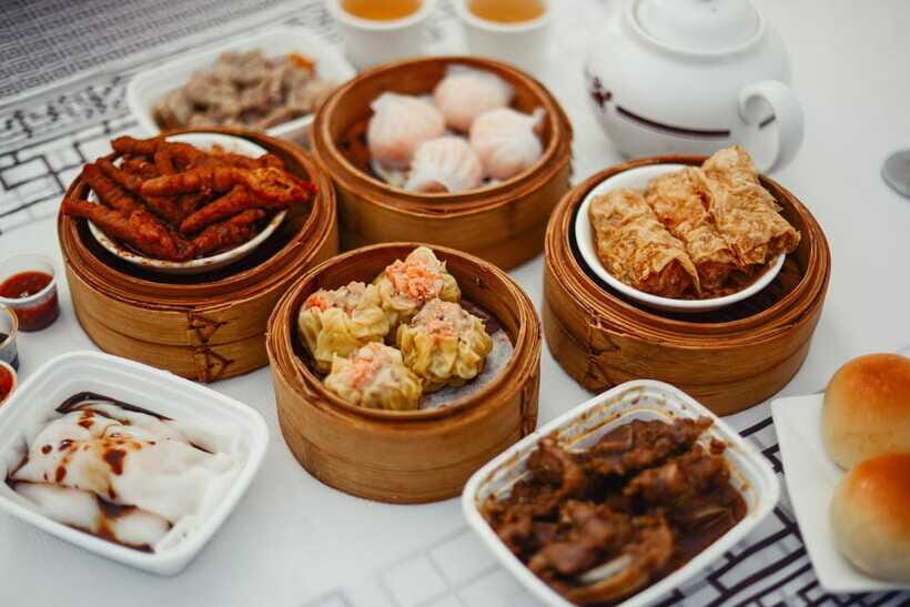 Hong Kong: City Landmarks Tour + Peak Tram Ticket + Lunch - Dim sum lunch in a local spot: what’s included and why it hits