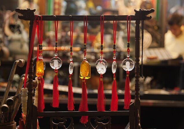 Hong Kong City Tour + Lunch + Peak Tram - Key Things You’ll Notice Right Away