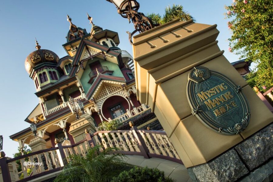 Hong Kong Disneyland Park Tickets - Food and snacks: plan for meals outside the ticket