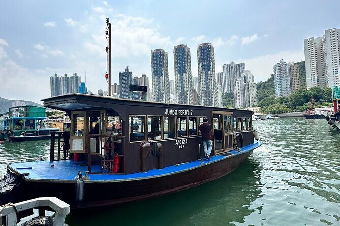 Hong Kong Fisherman’s Wharf: Aberdeen Fishing Village Boat Tour - Stop 1: Aberdeen Fishing Village waterfront and Tai Pak Floating Restaurant