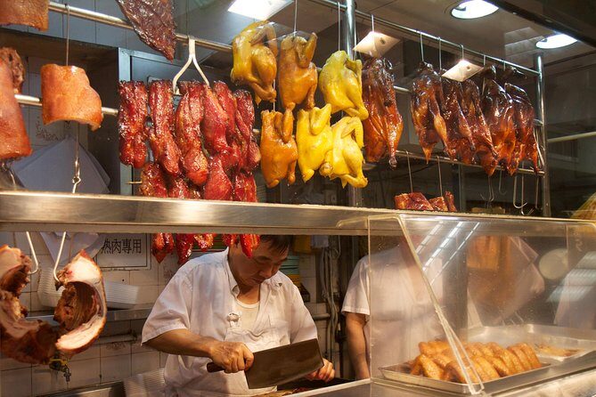 Hong Kong Food Tour: Central and Sheung Wan Districts - Temples and older streets: seeing the city beyond signage