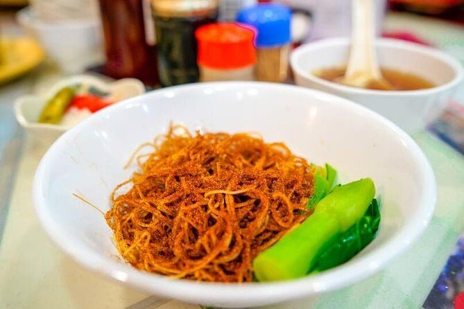 Hong Kong Food Tour: Sham Shui Po District - Your guide and the small-group vibe: Carrie, Jamie, Fiona, and Yammy