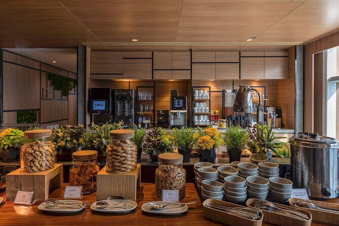 Hong Kong International Airport Plaza Premium Lounge Access - Key things to know before you buy