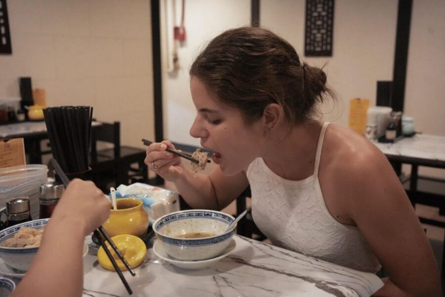 Hong Kong: Street Food Tasting Tour in Old Town Central - Culture breaks: temples, escalators, and stories that stick
