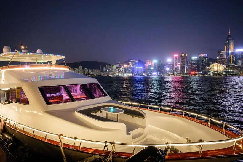 Hong Kong: Victoria Harbour Evening Cruise with Drinks - Drinks, staff, and the social feel on a short cruise