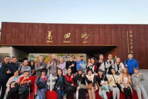 Mubus: Mutianyu Great Wall Bus Tour with Summer Palace Options - Getting there: direct bus, internal shuttles, and ticket sanity