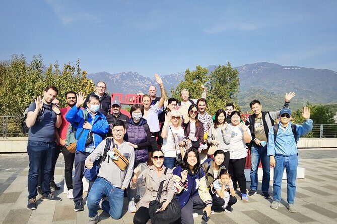 MuBus: Mutianyu Great Wall ENG/ESP/RUS Guided Bus Tour - Lunch and the optional upgrade: more than just food