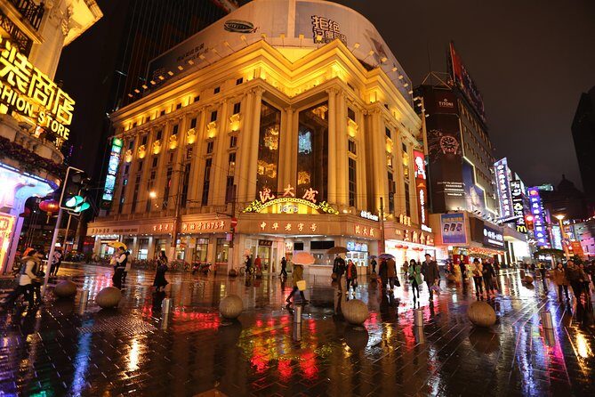 Private Shanghai Evening Street Food Walking and Cruise Tour - Tasting Your Way Through Local Food Lanes (Start at Holiday Inn Nanjing Road)