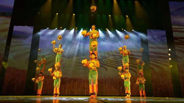 Red Theatre Beijing Acrobatic Show Tickets - Ticket Pickup: The QR Voucher Is Not Your Ticket