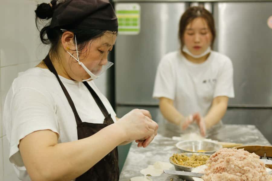 Shanghai: 3-Hour Local Food Tasting Tour - Skip-the-line entry and why it saves your energy