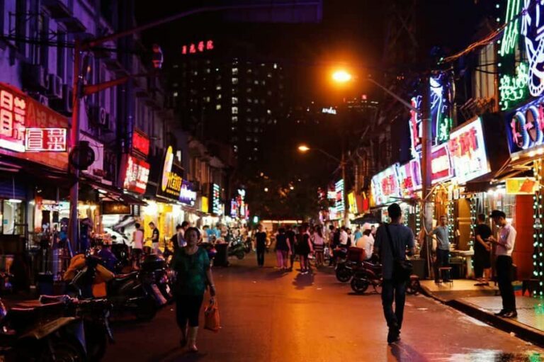Shanghai: 3-Hour Local Food Tasting Tour - The Xintiandi start: dumpling soup first, questions later