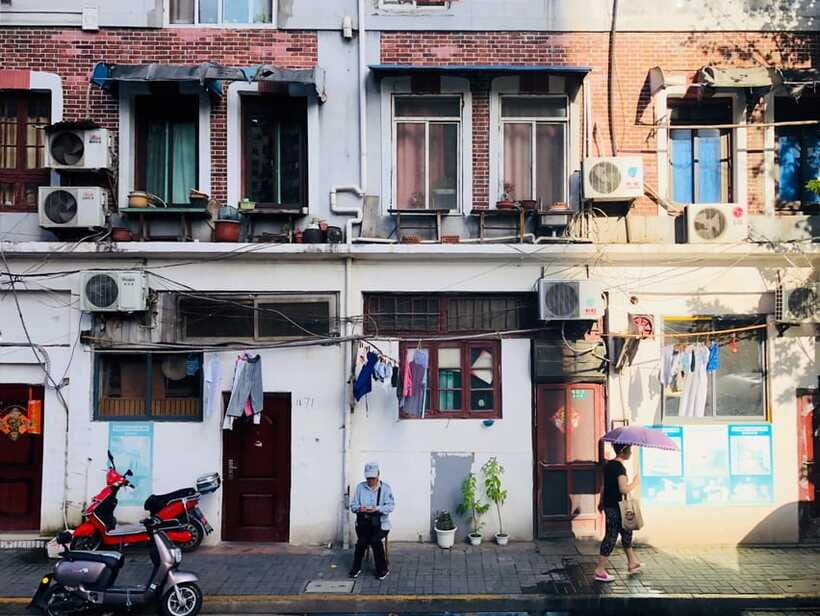 Shanghai Highlights Walking Tour With A Real Local - Old Town and Yuyuan: 400 years of garden atmosphere and architecture