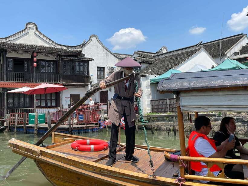Shanghai: Private Shanghai & Zhujiajiao Tour with Lunch - Price and value: is $255 per person a smart use of time?