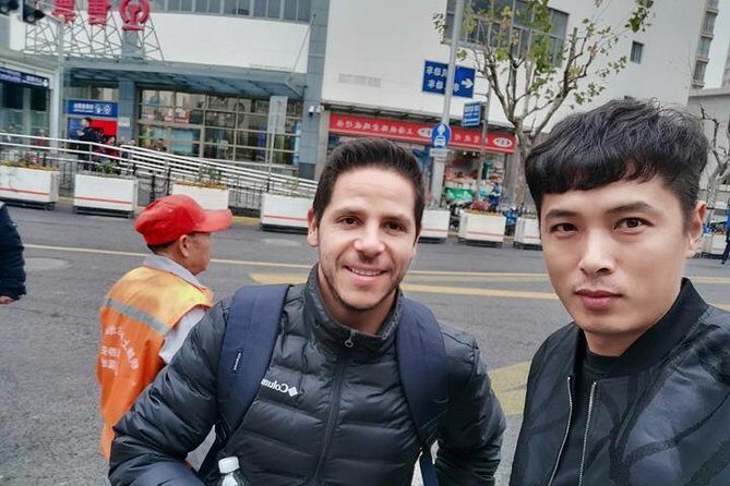 Shanghai Pudong Airport to Shanghai Hotels: Private with Meet & Greet Service - The Ride Into Shanghai: Comfort, Luggage Space, and Door-to-Door Drop-Off