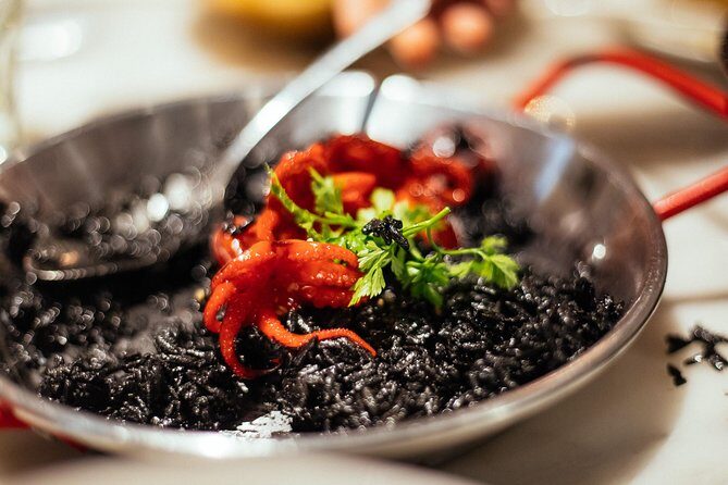 The 10 Tastings of Hong Kong With Locals: Private Street Food Tour - Why this Hong Kong food tour feels practical, not touristy